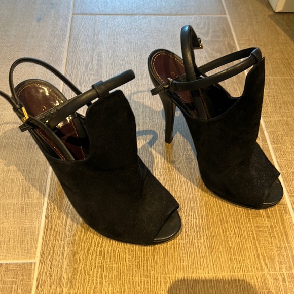 Gucci Shoes - Gucci suede heels used size 39 1/2